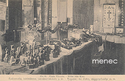 Epäjumalia, lohikäärme, seinäkoristuksia y.m. 