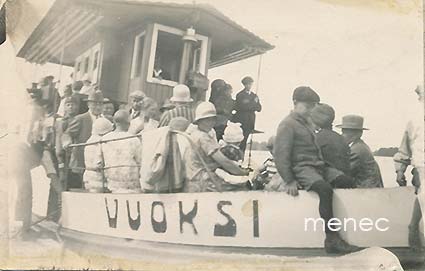Höyrylaiva 'Vuoksi' täynnä matkustajia 