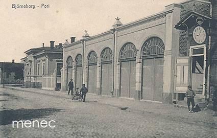 Pori, poika kellon alla, katunäkymä 