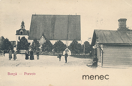 Porvoo, kirkko, ihmisiä Kankurikujan aukiolla 