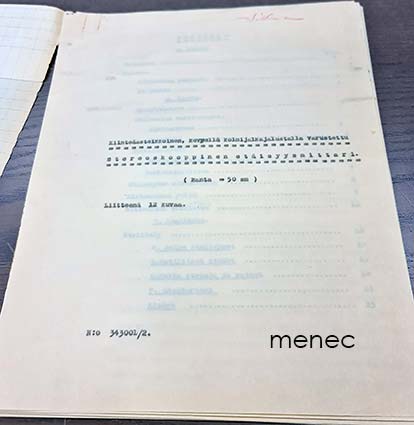 Kiinteäasteikkoinen, kevyellä kolmijalkajalustalla varustettu stereoskooppinen etäisyysmittari 