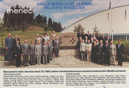 Mannerheim-ristin ritarien potretti Lahden Urheilukeskuksen veteraanimuistomerkillä 1988 