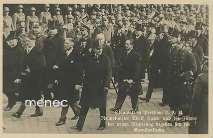 Hitler, Goebbels ja Papen uuden valtiopäivätalon avajaisjuhlassa 1933 (Tag von Potsdam) matkalla kohti Garnisonkirchea 